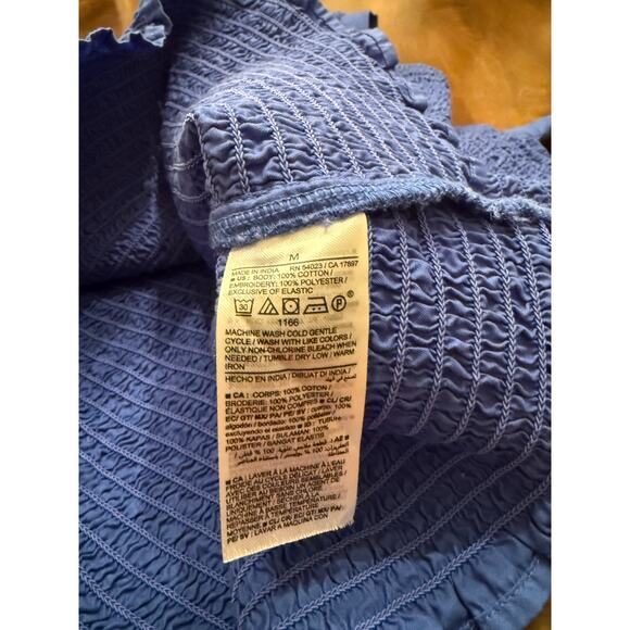 Old Navy Women's Embroidered Royal Blue Smocked Blouse Size Medium - Picture 5 of 7